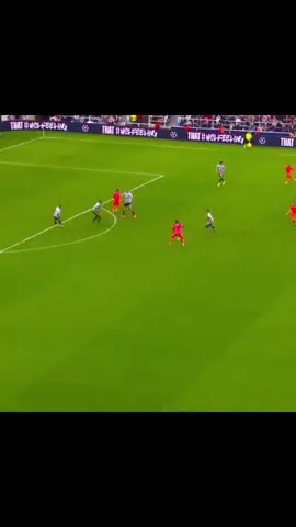 What a strike from Rashford! Bags a brace as Barcelona stuns Newcastle today! 🔥⚽#fcbarcelona #uefa #england #2025 