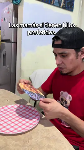 Las mamás si tienen hijos preferidos #fyp #parari #risa 