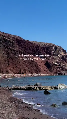 feeling like a true artist 🧑‍🎨 when IRL i’m just a mermaid 🧜🏼‍♀️  #trip #20something #travel #greece #beach 