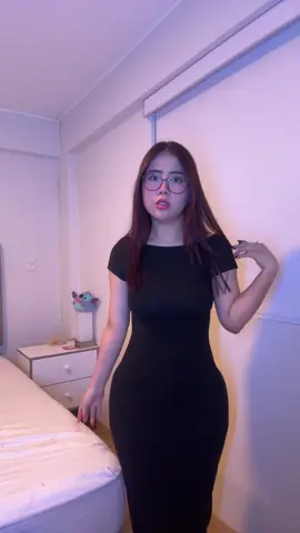 VolviXD usando vestido🌚// NO pegar el enlace 