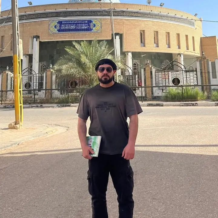 يا هشام.. لو كان في يدك جوزة وقال الناس في يدك لؤلؤة.. ما كان ينفعك وأنت تعلم أنها جوزة؟.. ولو كان في يدك لؤلؤة وقال الناس إنها جوزة.. ما ضرك وأنت تعلم أنها لؤلؤة؟ - الامام الكاظم