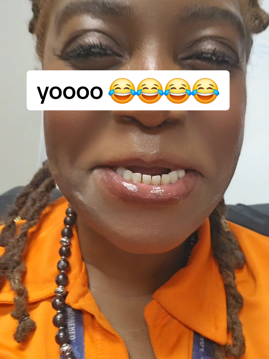 how tf she smiled at him with her lower teeth ? 