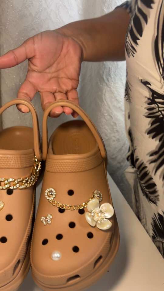 Style Your Crocs: Fashion Tips for Every Occasion #crocs, #fashion, #outfitideas, #styleinspo, #crocs4life 