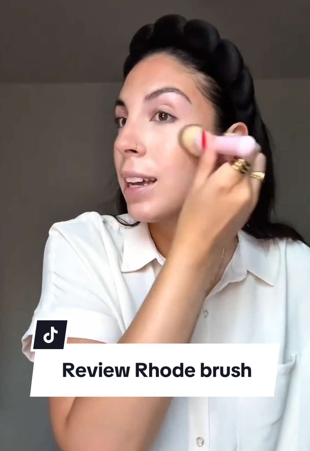 Je suis certainement pas la seule que ça FÂCHE quand le maquillage/les produits pèlent 😭😭😭 Toasted Teddy de @rhode skin est VRAIMENT la parfaite couleur pour l'automne! 🍂 @sephoracanada #rhode #rhodeblush #blush #toastedteddy #blushreview 