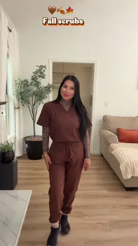Lo Ame 🍂🍁🤎#cozyfitscrubset #scrubs #healhcareworker #nurse cómpralo en el link del video🍂🤎#LanguageLearning 