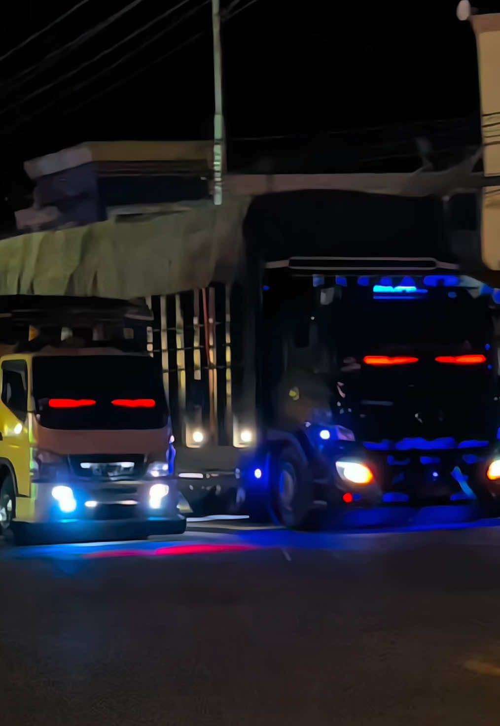 Konvoi dua putra RMT✌🏻😤#blackyellow #rmtgroup88#truckaceh #stelysumbar 