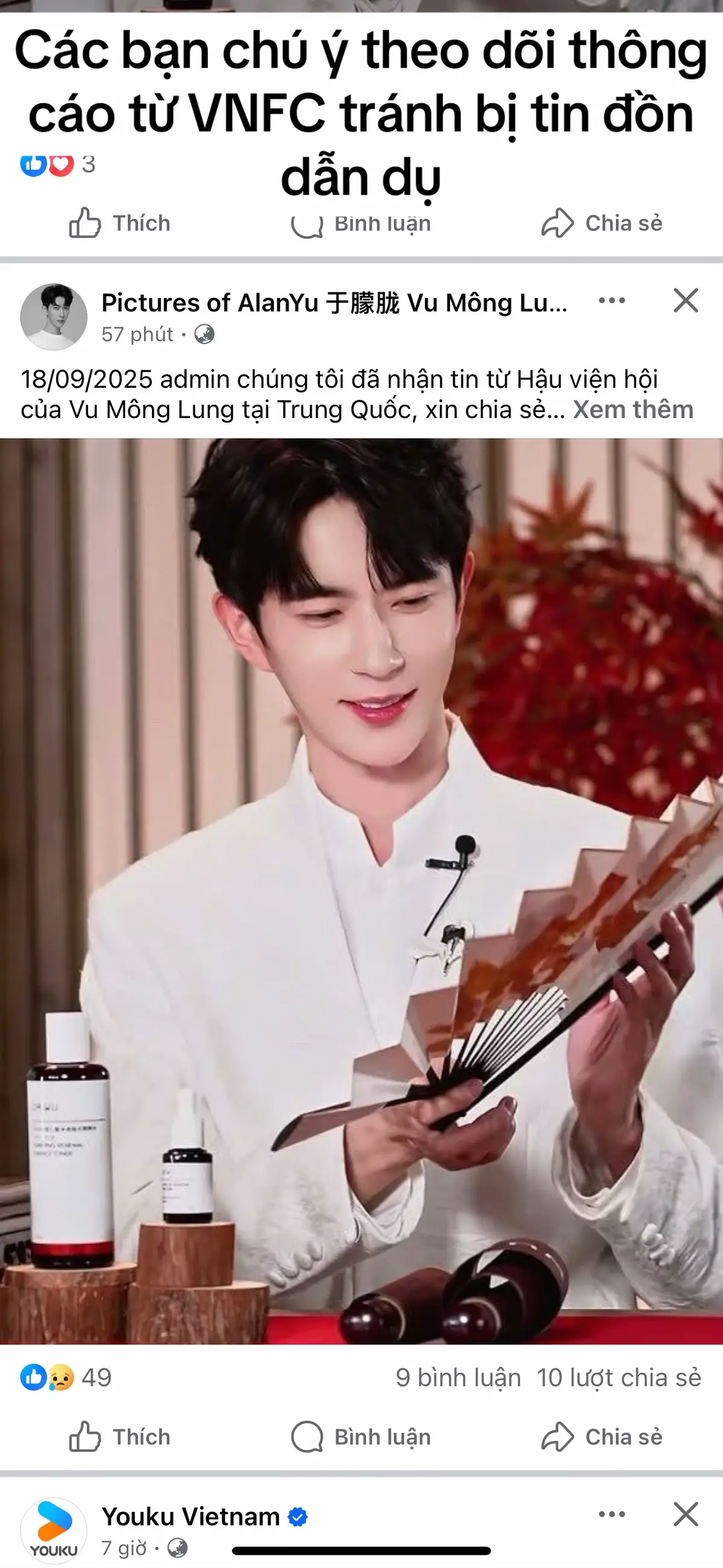 Câu trả lời chung của của chúng tôi cho 1 số nghi vấn sẽ ở đây mong các bạn chịu đọc và thấu hiểu phần nào tránh xa các tin đồn bất thiện. 1. Về gia đình Mông Lung rất ít khi nhắc đến gia đình, và thường nhắc về mẹ nhiều hơn. Tuy nhiên, trong cuốn photobook anh viết vào năm 2013 tên Quà tặng gặp mặt Vu Mông Lung (Tiếng Trung: 礼物遇见于朦胧) đã có nhắc về ba anh. Thông tin “Ba của Mông Lung mất khi tham gia kiến thiết Tân Cương” không có cơ sở, cũng không biết bắt nguồn từ tài khoản nào. Mông Lung luôn cố gắng bảo vệ gia đình mình, mong mọi người đừng đào sâu. 2.  Đính chính về khoảng thời gian bị mạng xã hội cho là không có hoạt động thực chất là vẫn công khai lịch trình đều đặn chỉ là các bạn quên k theo dõi anh ấy mà thôi  Về quãng thời gian các bạn cho rằng Vu Mông Lung không có hoạt động thực chất chưa đúng vấn đề. Khoảng thời gian chính thức bắt đầu hạn chế hoạt động Cbit là từ tháng 12/2021- tháng 2 năm 2023, có liên quan đến tình hình dịch bệnh và một số công tác Văn Hoá văn hoá kết nối, thanh niên, từ thiện, và các hoạt động phi lợi nhuận do anh ấy tự nguyện. Anh ấy vẫn có công khai hoạt động đều đặn các show CCTV và tạp chí. Tiêu biểu: Gala lễ hội mùa xuân 2022 với 3 ca khúc và 1 vai kịch được lên sóng trong 4 ngày tết Tháng 6/2022 phát hành ca khúc hữu nghị Trung - Thái  Ca khúc: Chỉ là cuộc gặp gỡ bất ngờ thật đẹp. Ca sỹ thể hiện: Vu Mông Lung(Trung Quốc)& Trịnh Nãi Hinh[Phonnapphan phonphenphiphat](Thái Lan)   Tháng 7/2022 góp mặt nhận kỷ niệm trương tại lễ trao giải bách hoa lần thứ 36.  Cùng rất rất nhiều hoạt động nghệ thuật nữa… Và nhiều hoạt động lớn khác cụ thể các bạn có thể tìm kiếm lại trên fanpage FC Vu Mông Lung - Alan Yu - 于朦胧 & Pictures of AlanYu 于朦胧 Vu Mông Lung VNFC Trong thời gian này anh chỉ không tham gia gameshow giải trí hotseach và không đóng phim còn các hoạt động âm nhạc VHNT vẫn tham gia đầy đủ. Đặc biệt rèn luyện bản thân rất tốt tất cả các kỹ năng của anh đều được nâng cao. 3. Quyên góp 500.000 NDT cứu trợ lũ lụt Hà Nam vào năm 2021 là đúng. Nhưng không có chuyện tham gia dạy học 3 năm, lịch hoạt động vẫn luôn công khai với fan. 4. Anh ấy không có dấu hiệu gì của việc bị trầm xảm, có suy nghĩ rất tích cực và trưởng thành, thậm chí tác động cứu sống đc người tuyệt vọng.  Vu Mông Lung là 1 thanh niên biết vượt khó nên k dễ bị cám dỗ, gục ngã trước áp lực. Anh đã vượt qua những chặng đường khó hơn bây giờ nhiều lần nên trở nên sống kín đáo và trưởng thành hơn nhiều các bạn nghĩ. 5. Về hình ảnh chiếc đồng hồ dính máu, là không có thật. Hình ảnh video trên cửa sổ, ảnh nằm dưới sảnh hay mới nhất được cho là từ máy quay an ninh là dàn dựng chúng tôi đã điều tra được nguồn gốc hình ảnh rõ nét hậu trường dàn cảnh nhưng nền tảng đánh lỗi cộng đồng chúng tôi k thể công khai làm rõ. Mong các bạn thông cảm Tất cả các bài đăng xong xoá hầu hết k phải do nền tảng mà do chính chủ tự xoá để tạo chú ý, và cản trở điều tra mong các bạn tỉnh táo. 6. Khu đầy hoa tưởng niệm là giả, hậu viện hội và các đại fan đều không có thông báo gì về hoạt động tưởng niệm. 7.Tin đồn đám tang: cho tới thời điểm hiện tại chúng tôi chưa thấy 1 đám tang nào của anh, dù chia sẻ bài chính thức của Studio nhưng việc có uẩn khúc toàn bộ người nhà và nhân viên của anh đều mất liên lạc không thể xác minh. 8.Tin đồn về bữa tiệc những người tham gia kẻ biến thái và bạn thân tại hiện trường cũng vô căn cứ. Hiên tại 1 sô nhân vật đã nổi ra ánh sáng và có vẻ như k liên can đến vụ việc của Vu Mông Lung   Hoa Thần Vũ phủ nhận có mặt tại hiện trường và bữa tiệc, anh đang làm việc xa, và đã uỷ nhiệm luật sư làm rõ tin đồn  Trình Hải Triều Lão đại biến thái bj đồn đoán cũng đã đăng trên nền tảng của mình k có liên quan đến Vu Mông Lung, tuy nhiêm lão bị đào bới ra nhiều hình ảnh ls xấu nên đã chốn, và trong lịch sử bị phanh phui của lão k có Mông Lung thật, nhg đồng thời lại xuất hiện Tống Y Nhân từng chụp chung ảnh với lão là lý do ds bữa tiệc lại có gọi tên cô này mà trên thực tế chính bữa tiệc ấy không chắc đã tồn tại. #于朦胧 #alanyu #vumonglung 