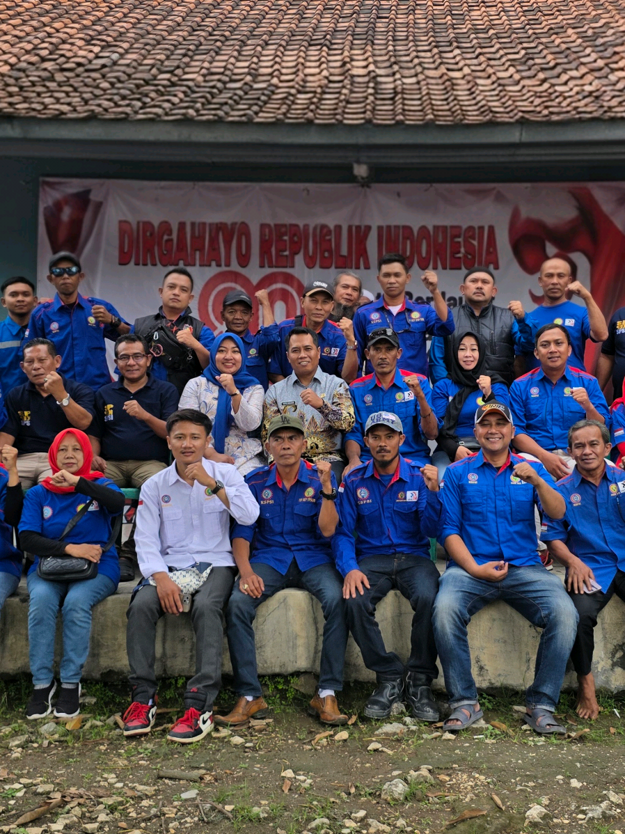 Kegiatan piket bersama PD FSP KEP SPSI Jawa Barat di Kabupaten Bandung Barat pada 18 September 2025 menjadi ajang konsolidasi organisasi sekaligus menjadi sinergi awal dengan Kadisnaker baru untuk memperkuat soliditas dan memperjuangkan kesejahteraan pekerja.