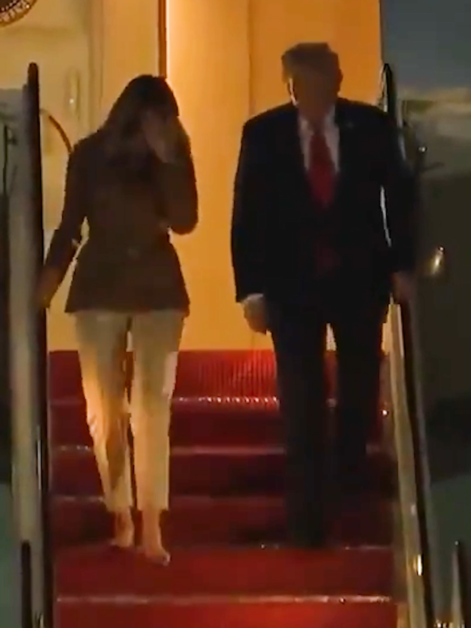 El presidente Trump y la primera dama aterrizan en EUA tras su segunda visita de estado al Reino Unido. #Latinus #InformaciónParaTi