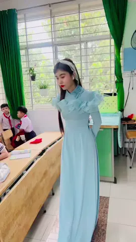Nhớ đừng đi học trễ nữa nha bé Hạo…