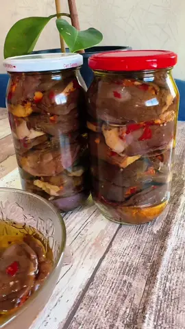 الطريقة النهائية لعمل المكدوس البيذنجان تنشيفه وحشوه ولا اطيب يذوب مثل الراحة اذا عجبكم الفيديو لاتنسوا تحفظوه عدكم وتظيفوني ع قناة اليوتيوب باعلى الصفحة اضغط عالرابط وتابعني وشاهد محتواي العائلي الي بجنن للكبار والصغار احبكم 🥺#fyppppppppppppppppppppppp #fyp #مكدوس #viral #اكسبلور 