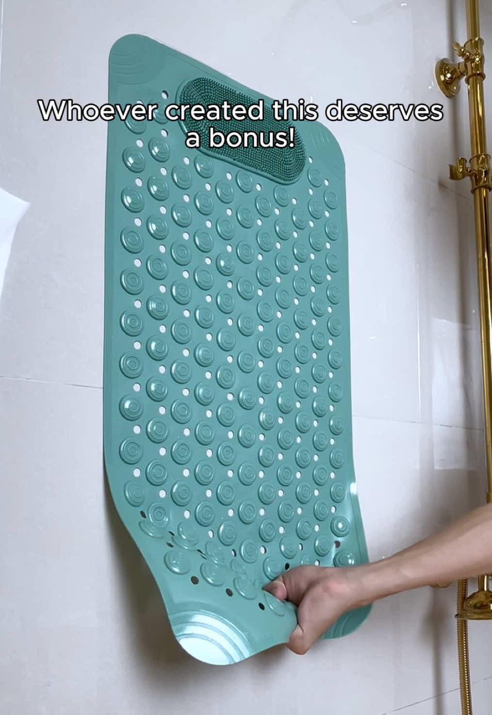 Have you seen a bathroom mat with this much suction?
 #BathMat
 #NonSlip
 #Satisfying
 #Discount
 #TikTokMadeMeBuyIt 
