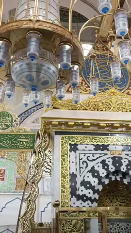 #padahariini  Serumit apapun hidupmu, selagi kamu tahu arah kiblat untuk bersujud, yakinlah Allah pasti akan memberikanmu petunjuk. Walaupun saat ini duniamu terasa berat menekan, dan hati tak lagi sanggup menahan, kembalilah kepada Allah. Sujudlah, adukan semua kepadanya, hingga dirimu kembali menuju titik tenang. Letakkan semua resah di sajadah, biarkan doa dan air mata menjadi bahasa, lalu letakkan semua rencana kepadanya, percayalah bahwa semua rencana Allah jauh lebih indah dari yang kamu kira, Allah lebih mengetahui, sedangkan kamu tidak mengetahui.