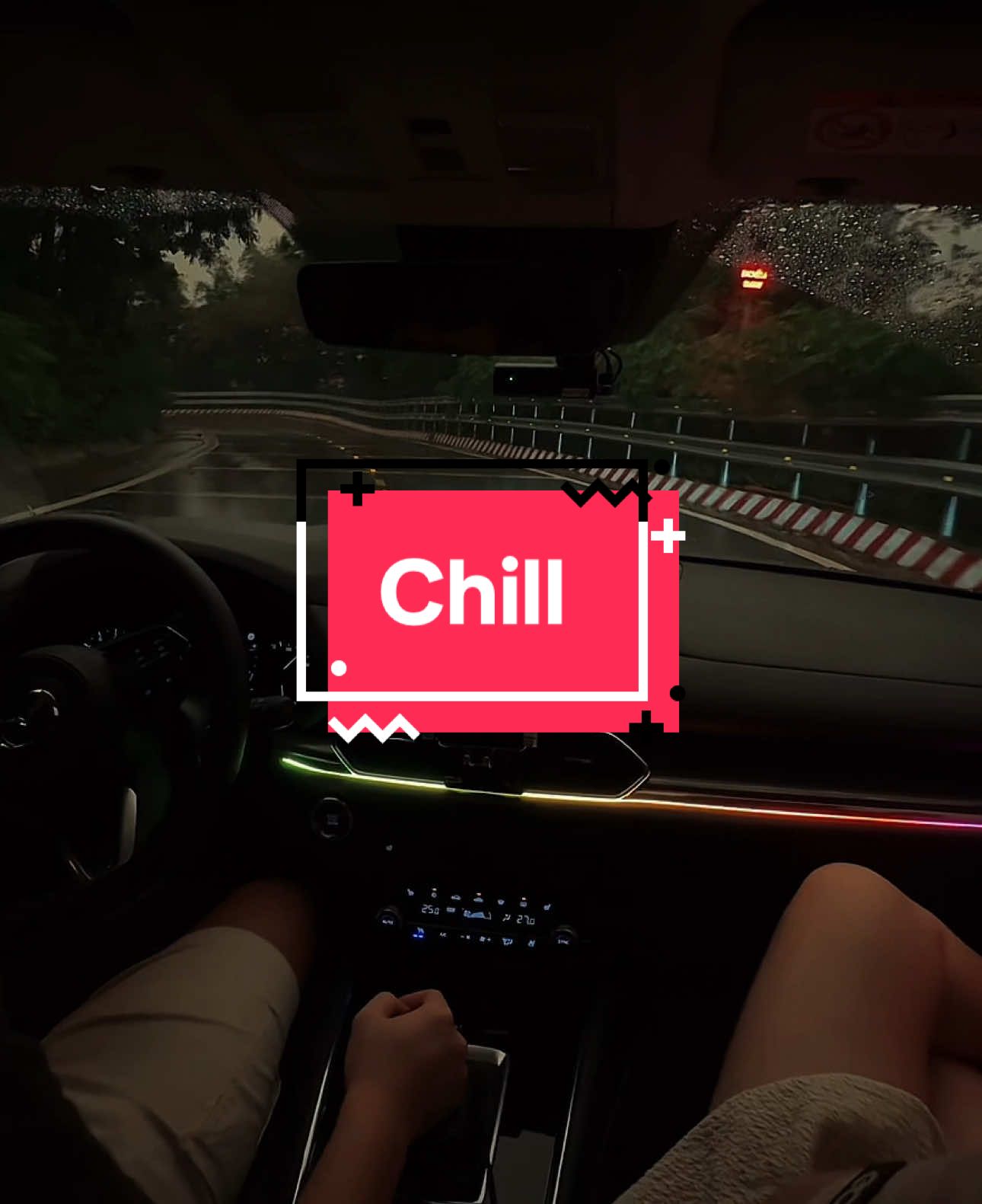 Đèo mưa năm ngoái đưa người yêu trên xe máy, đèo mưa năm nay cùng vợ trên ô tô. Chỉ là chúng ta vẫn bên nhau 🫶 #mazda #cx5 #thichlaixecungvo 