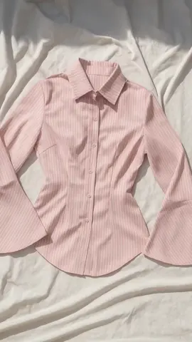 Wispie Money Magnet Fitted Shirt | Kemeja Kerja Wanita Press Body Pinstripe Salur Pink Biru Berkaret #kemejawanita #kemejafitted #kemejasalur #atasanwanita #outfitcewek 