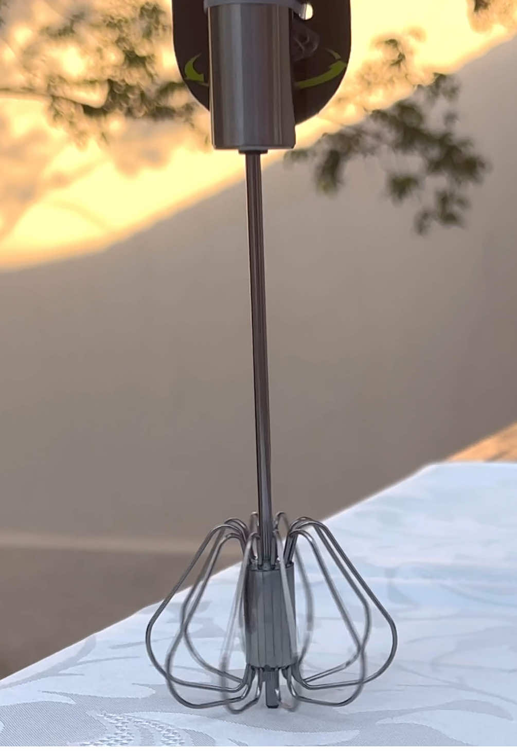 ✨ Mixer semiautomático em inox! 🌟 Prático, resistente e ideal para misturar ovos, molhos, cafés e muito mais. 👉 Já disponível no TikTok Shop – garanta o seu agora mesmo! #fuê #batedordeovos #tiktokshop #mixer