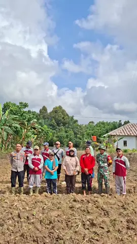 Penyampaian Singkat dari Ibu Camat Seruyan Tengah dalam hal mendukung Program Ketahanan Pangan, Penanaman Jagung Serentak di Desa Sukorejo #sukorejo_bisa #ketahananpangan #jagung #seruyantengah #fygpシ 