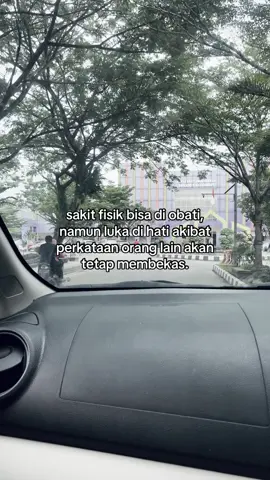 seburuk itukah diriku dimata manusia? aku rela tersenyum jika aku dihina habis habisan oleh orang, aku juga rela menahan air mata, walaupun perkataan itu sangat menyakitkan, tidak semua orang paham dengan perasaan yg kita rasakan. #fypシ 
