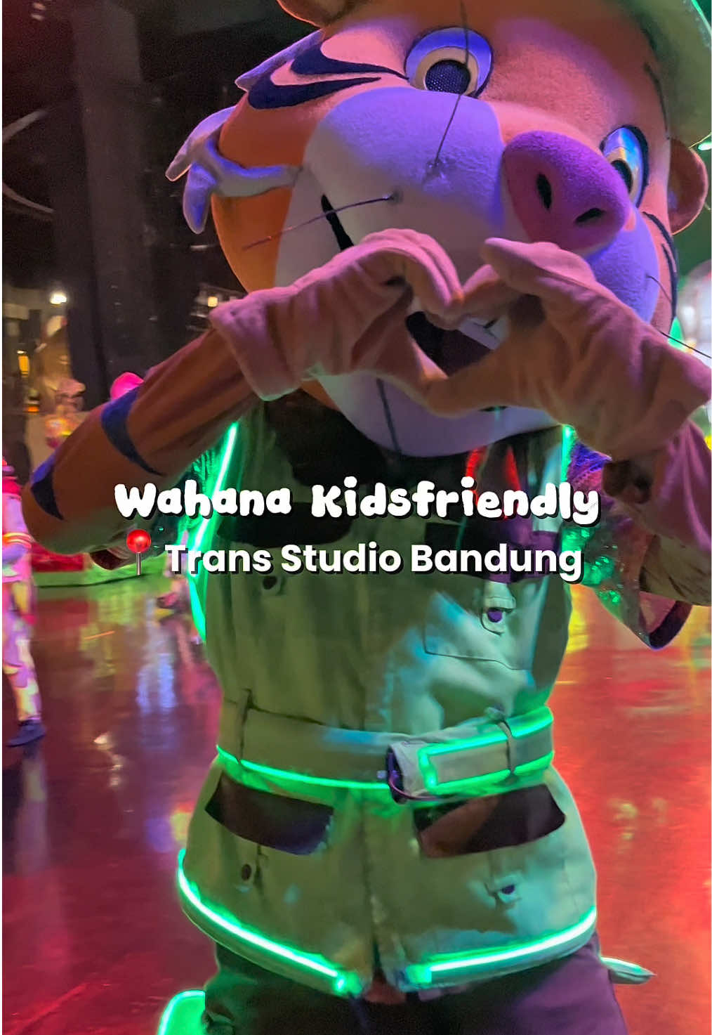 Rekomendasi wahana kidsfriendly di trans studio Bandung, Mulai dari dunia anak sampai nonton pertunjukan yang super seru. Booking tiketnya dengan klik tag lokasi divideo untuk dapetin promo yang menarik 😍 #transstudiobandung #kidsfriendly #wahanaanak #winkofwinner #placetogobandung 
