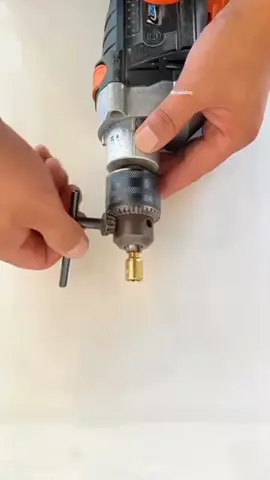 With this hexagonal handle adapter, changing the drill bit adapter will be much more convenient in the future. #High-performance practical tool #Hexagonal handle quick connector