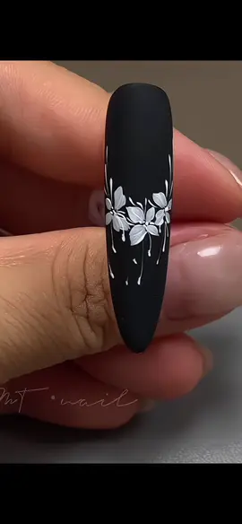 Vẽ hoa nail #anpinails #vehoanail #codautron #covehoa #gelveqs 