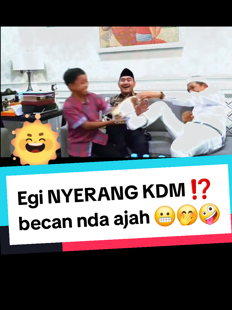 Moment si Egi Nyerang mukulin kang dedi mulyadi di depan tamu beberapa bupati, bercanda saja sih. sc. : kdm yt channel #pukul #egi #dedimulyadi #kangdedimulyadi #bupati 