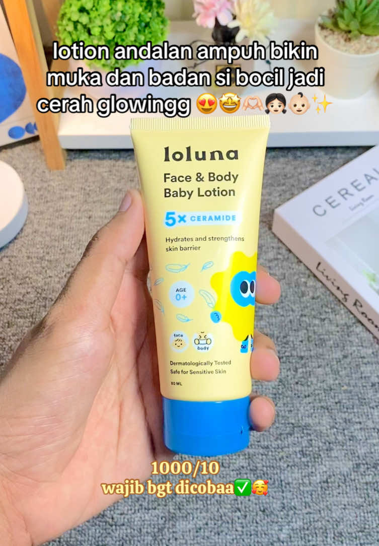 definisi lotion andalan bangett buat si bocil🤩😍💯 mengandung 5x ceramide ampuh melembabkan dan mencerahkan muka dan badan bocil🥰👧🏻👶🏻🫶🏻 aman untuk kulit sensitif✅ #loluna #lolunababyskincare #lolunafaceandbodybabylotion #skincarebayi #perawatanbayi 