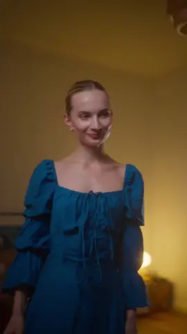 De qué color es el vestido? 