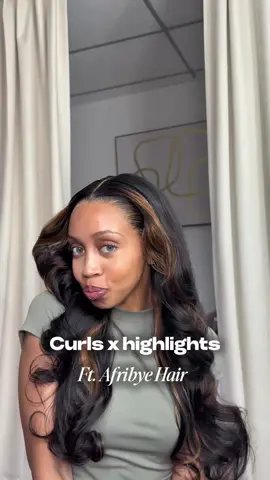 Curs and highlights super cute 😍 @afribyehair #tiktoktopwigs #wigtok #wiginstall #wiginstall #lacewig #wigwearer 