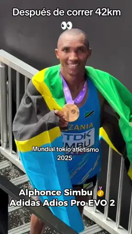 Después de correr 42 km masculino en mundial de tokio 2025 impresionante los atletas muy cansado 