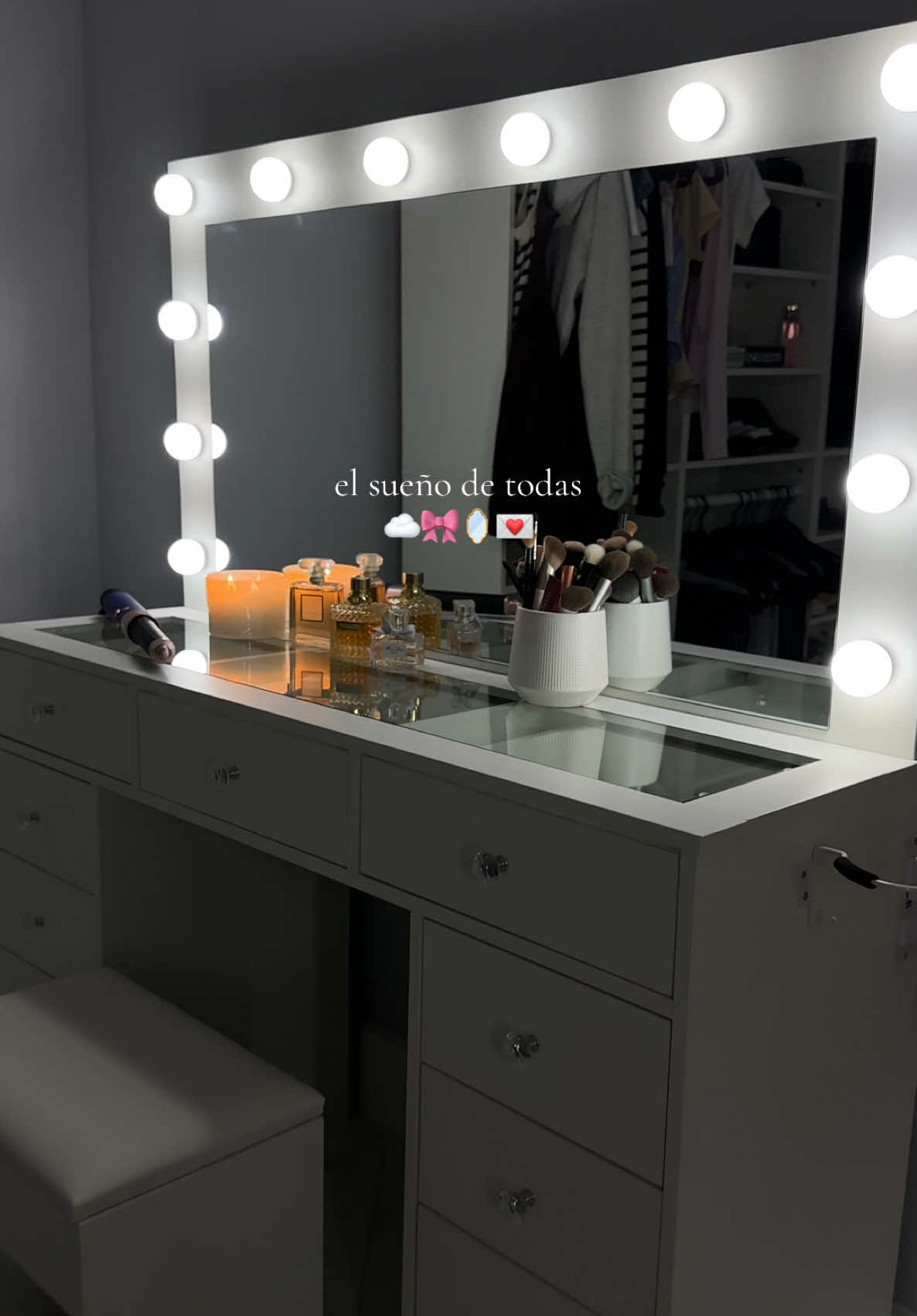el sueño de todas la girlies es tener su vanity 🪞🎀💌 mil gracias @FUSOU Furniture 💌 #paratii #paratiiiiiiiiiiiiiiiiiiiiiiiiiiiiiii #fyp #vanity #makeupvanity 