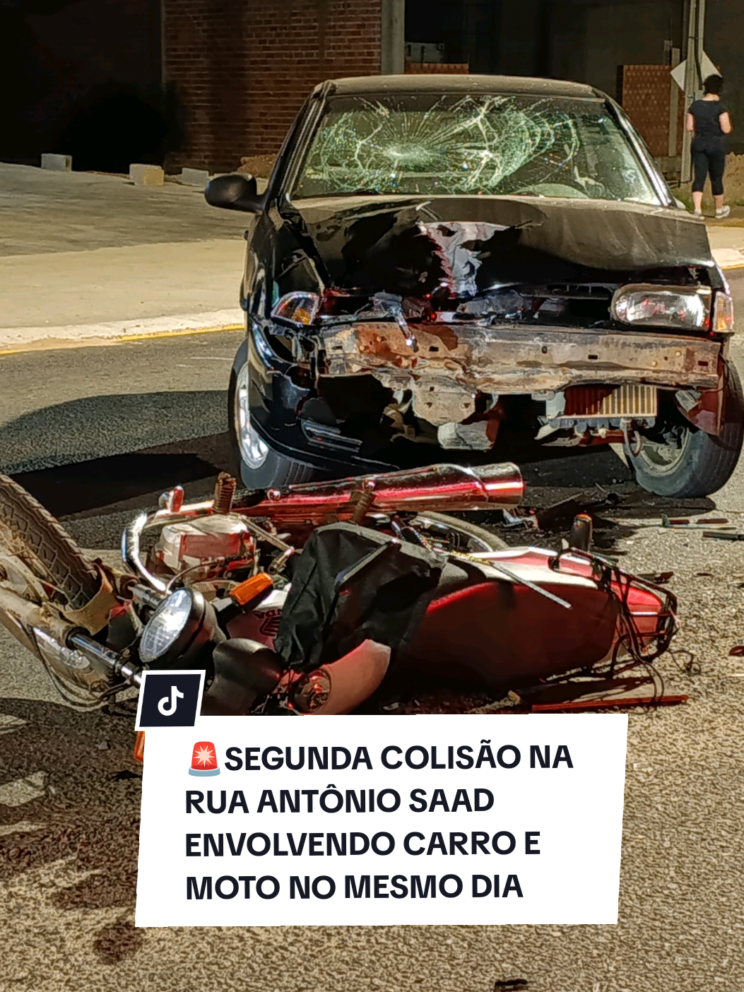 Motociclista 36 anos, ficou ferido e foi atendido pelo Siate. posteriormente encaminhado para receber avaliação medica motociclista teve ferimentos considerados moderados  #noticias #acidente #pontagrossa #siate 