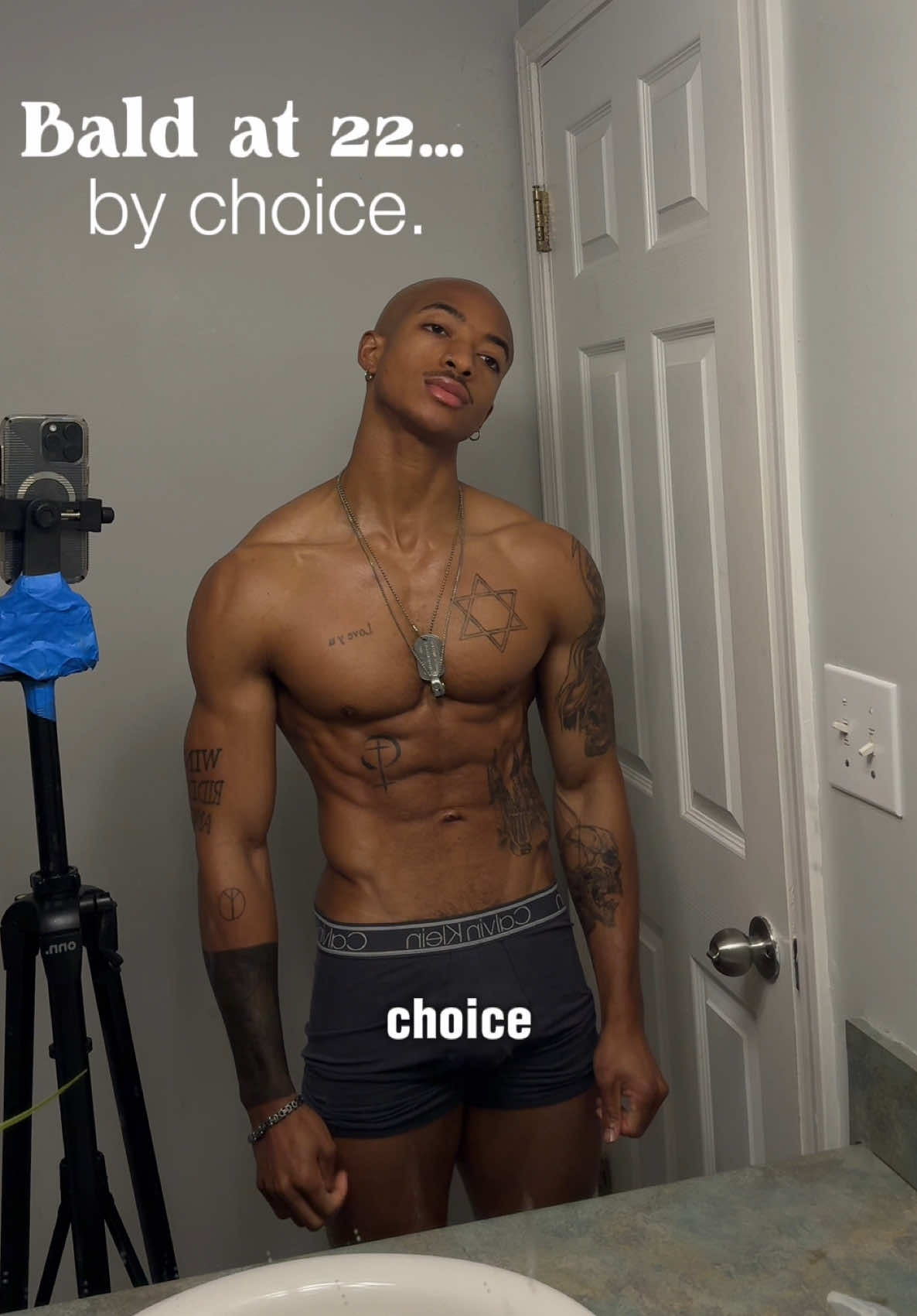 Bald at 22… by choice. No barbers. No insecurities. Just focus, faith, and full discipline. #WhatlEatInADay #ShreddedLifestyle #FitnessRoutine #RestDayFuel #pumpjunkies 