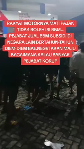 Tidak ada perintah resmi dari pemerintah atau Pertamina yang mewajibkan pembayaran pajak untuk membeli BBM, dan informasi seperti itu adalah hoaks atau informasi keliru. Namun, beberapa pemerintah daerah, seperti Pemerintah Provinsi Jawa Barat, pernah memiliki usulan untuk melarang penunggak pajak kendaraan mengisi BBM bersubsidi, namun hal ini hanya sebatas usulan yang belum diterapkan secara nasional.  Berikut penjelasannya: Klarifikasi Pertamina:  PT Pertamina telah menyatakan bahwa klaim tentang penunggak pajak dilarang membeli BBM adalah informasi yang salah dan tidak benar.  Usulan Pemda:  Kebijakan terkait pajak kendaraan dikelola oleh pemerintah daerah (Pemda), sehingga setiap Pemda dapat membuat kebijakan sendiri, namun belum ada aturan nasional yang melarang pembelian BBM bersubsidi jika pajak kendaraan telat dibayar.  Usulan di Jawa Barat:  Pemerintah Provinsi Jawa Barat pernah mengusulkan pelarangan penunggak pajak kendaraan bermotor untuk mengisi BBM di SPBU mulai tahun 2024, namun hal ini masih sebatas usulan dan belum diterapkan.  Usulan di Bangka Belitung:  Pemerintah Provinsi Bangka Belitung pernah menerapkan sistem pembatasan pembelian BBM bersubsidi bagi kendaraan yang menunggak pajak melalui Fuel Card. Pengguna Fuel Card akan diblokir jika kendaraannya menunggak pajak lebih dari dua bulan.  Kesimpulan: Masyarakat yang merasa mendapatkan informasi mengenai larangan membeli BBM karena menunggak pajak, perlu berhati-hati karena informasi tersebut kemungkinan besar hoaks atau tidak benar. Pastikan untuk memverifikasi informasi dengan sumber resmi sebelum mempercayainya.  #sorotan #fyppppppppppppppppppppppp #ramaikanselalu 