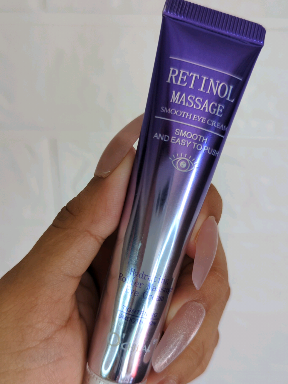 Contorno de ojos O'cheal Un sérum que refresca, masajea y ayuda contra las arruguitas ✨ Retinol + aplicador con 3 rodillos = mirada descansada 👀 Y lo mejor… ¡a un precio increíble! 🛒 Encuéntralo en el carrito de compra. #contornodeojos #retinol #marlu #ocheal #skincare 