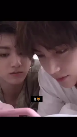 Taekook watching winter bear together ❤️🎀💖  . . #jungkook #jk #fyp #taekook #taehyung 
