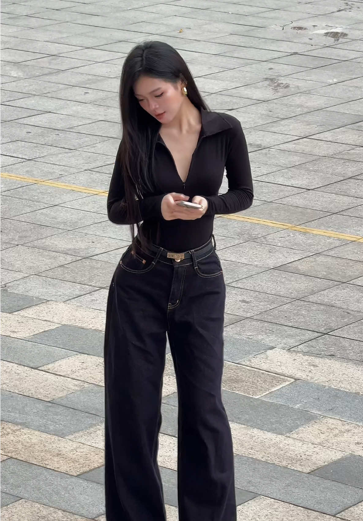 Áo tôn dáng lắm mấy bà, có 89k thuii mix gì cũng tôn dáng á #thoitrang #aogiunhiet #thudong2025 #outfitideas 