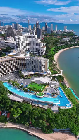 ยกให้เป็นโรงแรมที่สระสวยที่สุดในพัทยาเลยที่นี่!  @Royal Cliff Hotels Group สาย wellness ต้องปลื้มที่นี่ค่ะ มีครบหมด สปา ซาวน่า สตีม เทนนิส  เอาเป็นว่าดีงาม มาเถอะ☺️   📌 โทร 03825041 Line  ID: @royalcliff ค่ะ #ที่พักพัทยา #เที่ยวพัทยา #pattaya #royalcliffgrandhotel #royalcliffpattaya 