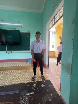 đi học lạ vẫy đó mí ní😊😊 #10a1thptsonha #lophocvuinhon #trending #haihuoc #lopthanyeu 