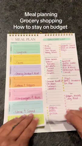 Tired of wasting money on groceries? Make life easier and more organized with this weekly meal planner #mealplanning #momlifehacks #grocerybudget #busymom #weeklyreset 