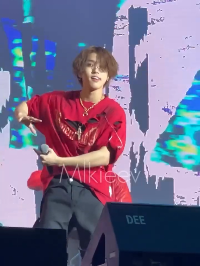 ~Han ❤️❤️ 🐿 😘 @Stray Kids #hanjisung #superbowlskz #blowthisupforme #kpopfypシ 