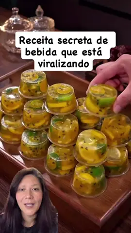 Bebida Secreta Viral da China – Refrescante e Inesquecível Uma mistura de limão, maracujá, mel e um toque especial que vai virar cubinhos congelados mágicos. 🍋✨ É só adicionar na água com gás, refrigerante ou até na água comum… e pronto: uma bebida refrescante, aromatizada e deliciosa! 😍 Perfeita para impressionar seus convidados em qualquer ocasião. 💳 @ foodechina888 👏🏻❤️ Obrigada 🙏 Parabéns pela ideia! ⭐️👏🏻⭐️ #KeikoDicasTop #BebidaSecreta #ReceitaViral #Refrescancia #DIYBebidas