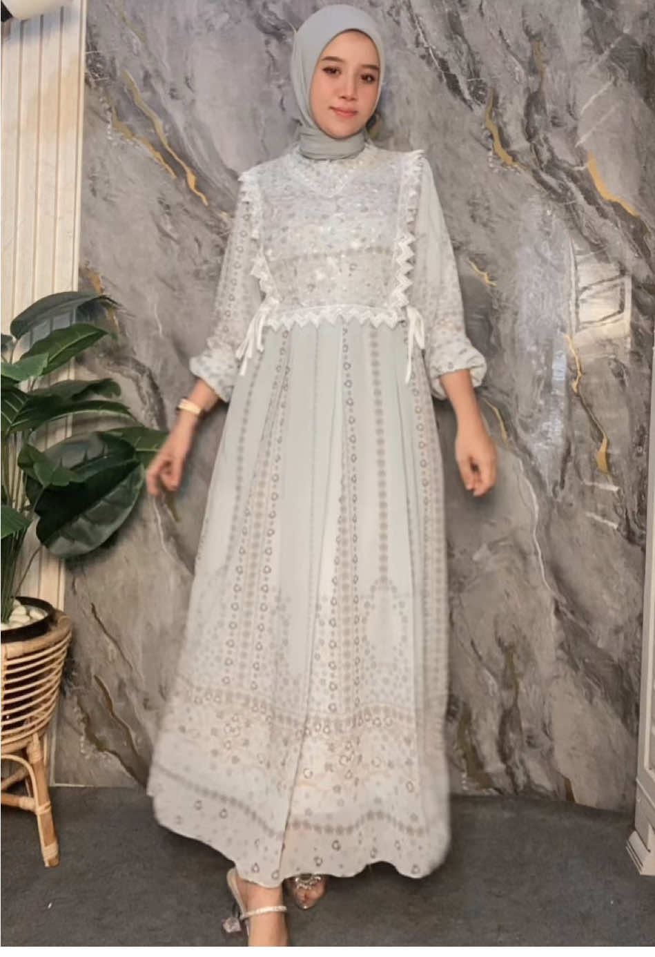 Dress nya cantik banget cocok di pakai anak gadis ataupun orang tua, banyak pilihan motif dan warna buruan co sebelum kehabisan 