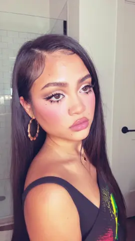 I played in the makeup today !! 🙈