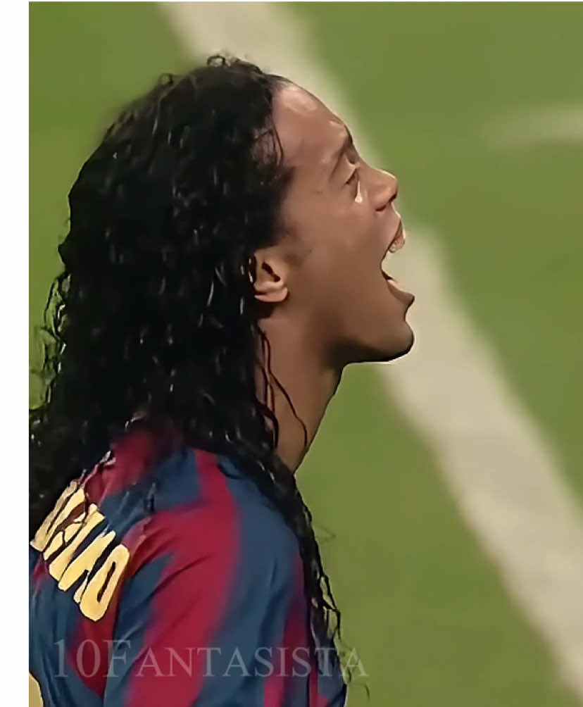 Ronaldinho: la sonrisa que hizo del fútbol un espectáculo mágico 😄⚽✨  #Ronaldinho #Brasil #Barcelona #Futbol #Leyenda
