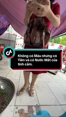 Không có Máu nhưng có Tiền và có Nước Mắt của tình cảm. 