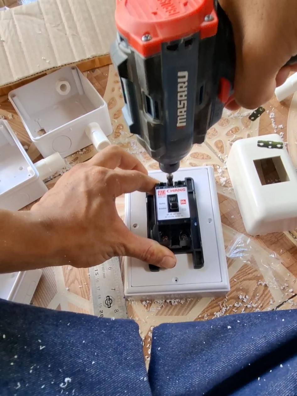 ติดตั้งเบรกเกอร์แอร์บ้าน #ดูเพลินๆ #ไฟฟ้าในบ้าน #ช่างไฟฟ้า 