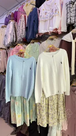 nk cari baju dan skirt yang cantik cantik dan matching matching singgah la butik bbaju clothes 🤪🎀 #Bbaju #outfit #ootdhijab 