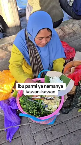 ibu parmi namaya ya kawan-kawan #wonglucunepati #pecel #pedagang #emakemak #penjualpecel 