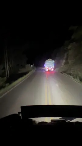 Saca tu wevada oi 😂😂 @jeffrysuarez #hino500 #nissancondor🛣🚛💯 #siemprecondios #viral #fyp #viraltiktok #foryoupage #camionerosporelmundo #amorporloscamiones🚚🚛🥰 #camioneros #peruanos #bellezadecamion😍💯🤙🏼😎 #vistas #denleamor❤ 